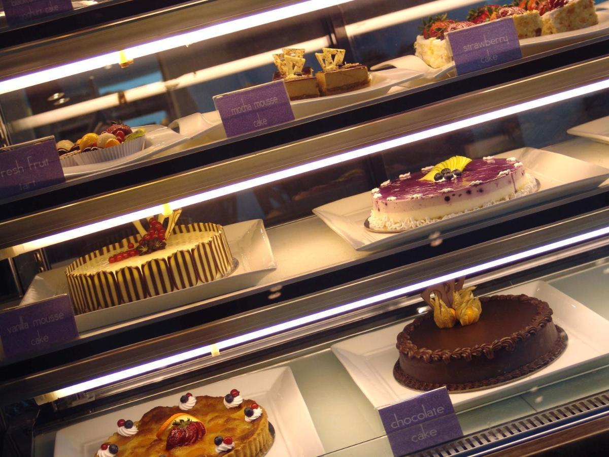 Radisson Blu Resort, Sharjah Exterior photo Cakes in a display case